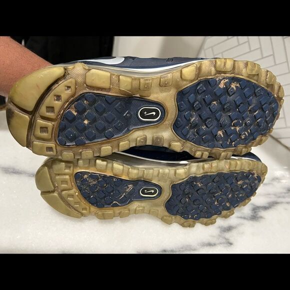 Size 11.5- Nike Air Max 2012 light mid/ metallic silver-pure platinum - Picture 5 of 7